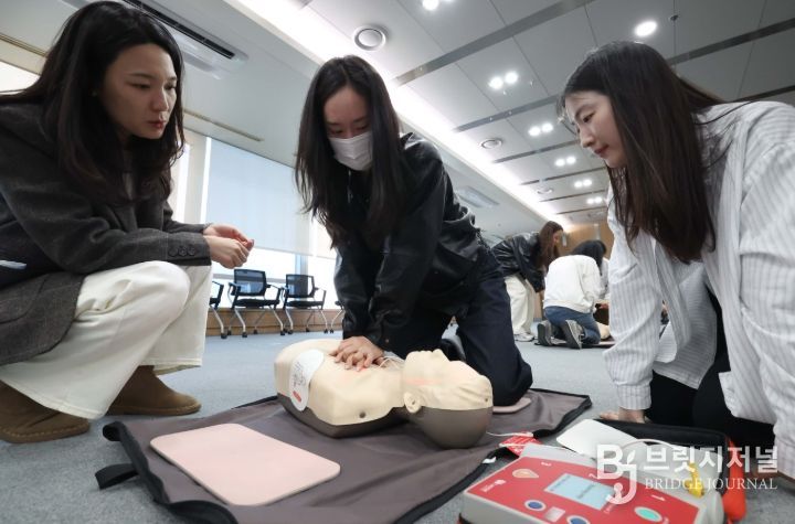 심폐소생술 교육 모습