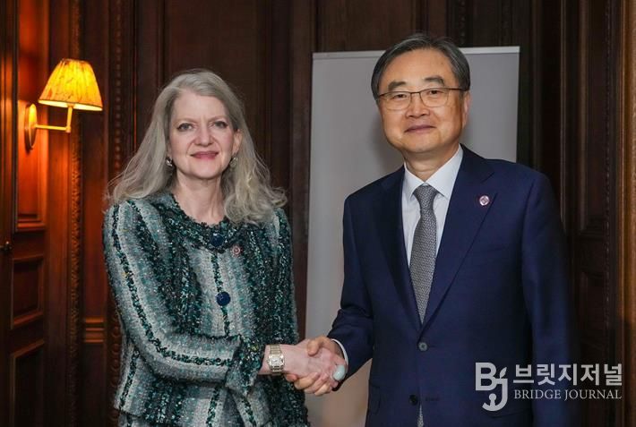 앨리슨 후커(Allison Hooker) 美 국무부 정무차관과 조현 외교장관