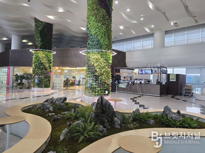 “충남도청사 실내정원에서 힐링하세요!”