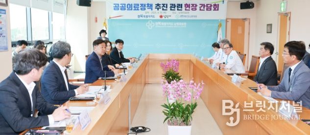 김관영 전북특별자치도지사는 16일 남원의료원과 국립의학전문대학원 부지, 산후조리원 ‘다온’, 전북대학교 남원 글로컬캠퍼스 등 남원시의 핵심 공공의료 기관과 교육 현장을 방문하여 현장행정을 하고 있다.